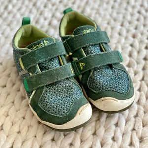 Plae Ty green dinosaur shoes 🦖